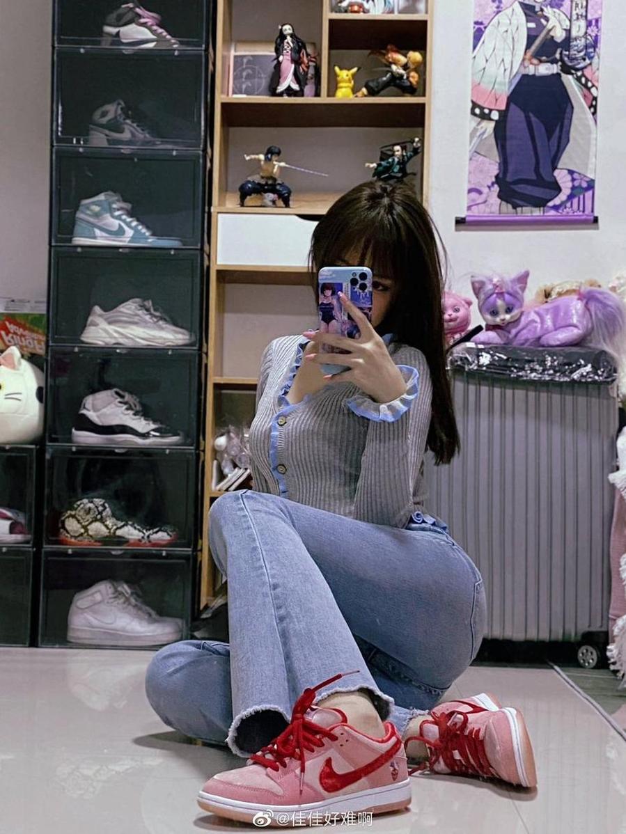 佳佳好难啊巫女服是美图，独特的双重风格让你不得不拍照留念