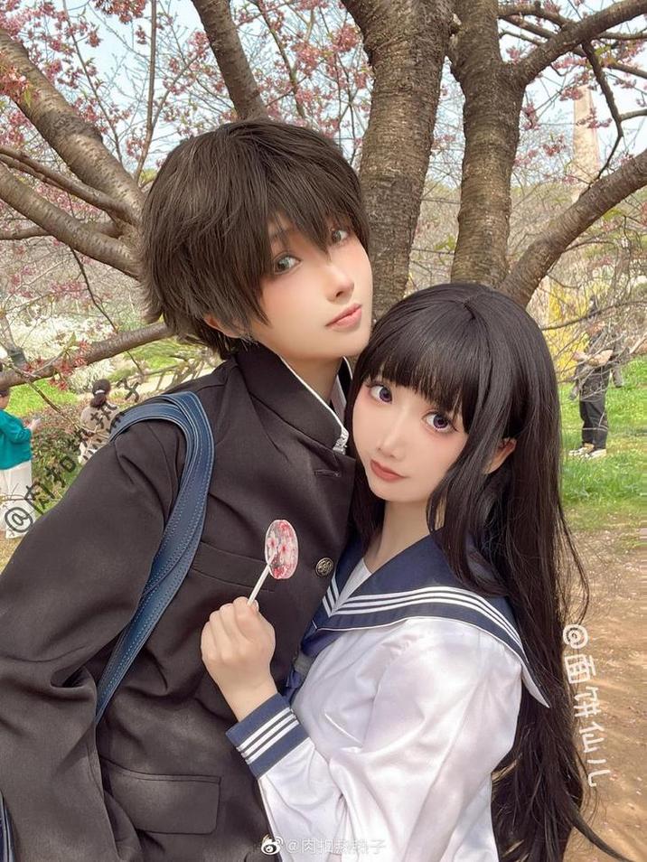 美貌与才华并存的coser：凉凉子吉他妹妹微博更新