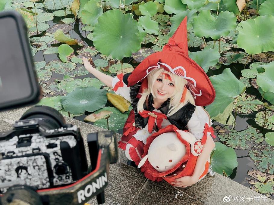 叉子宝宝cosplay水上乐园，呈现的照片让你代表水上乐园之美