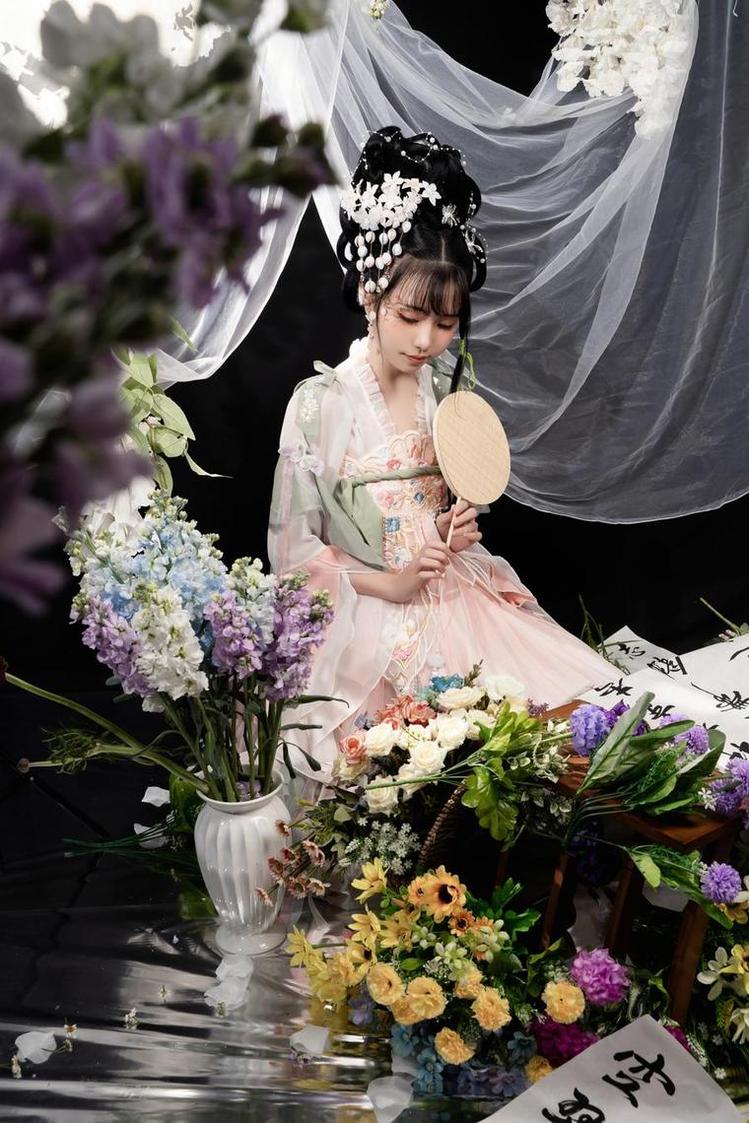 爆机少女喵小吉纳西妲花絮的图包分享，里面全是经典cos作品