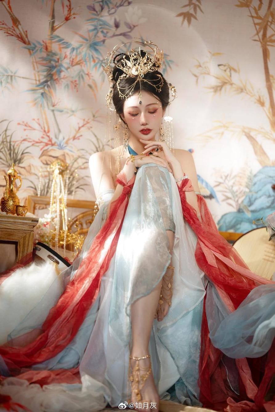 完美图包，如月灰写真呈现佳作。