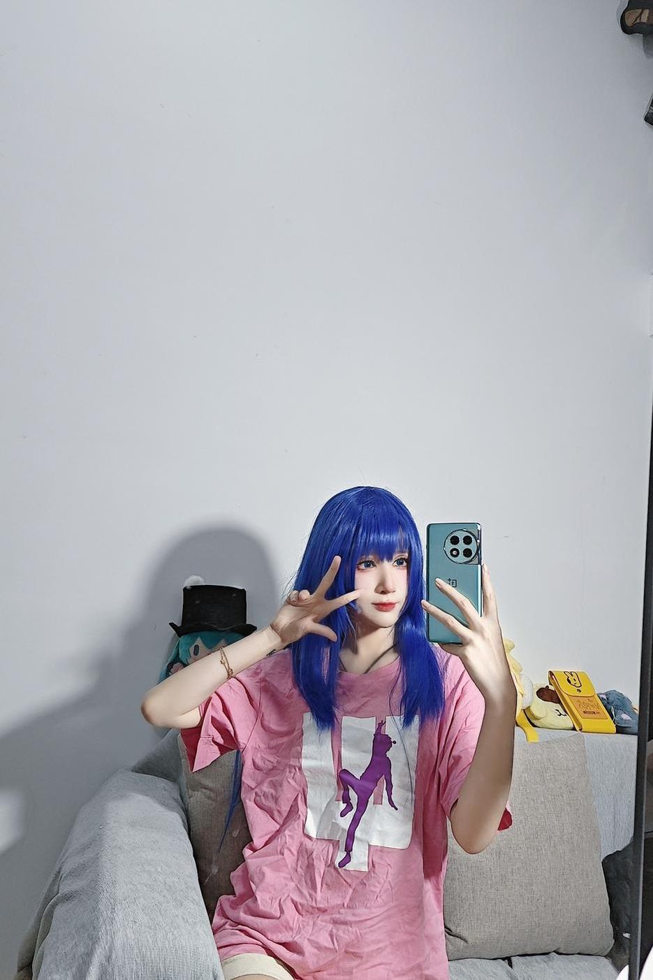 妖君白研姓名的cos图片合集，为你奉上精彩的舞台表现