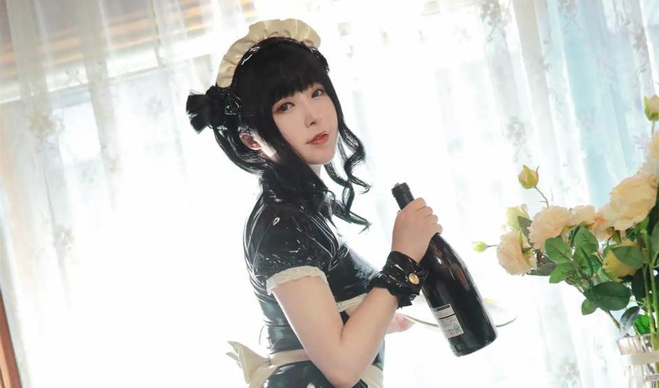 绝美cos作品，小容仔咕咕咕w图包强势登场