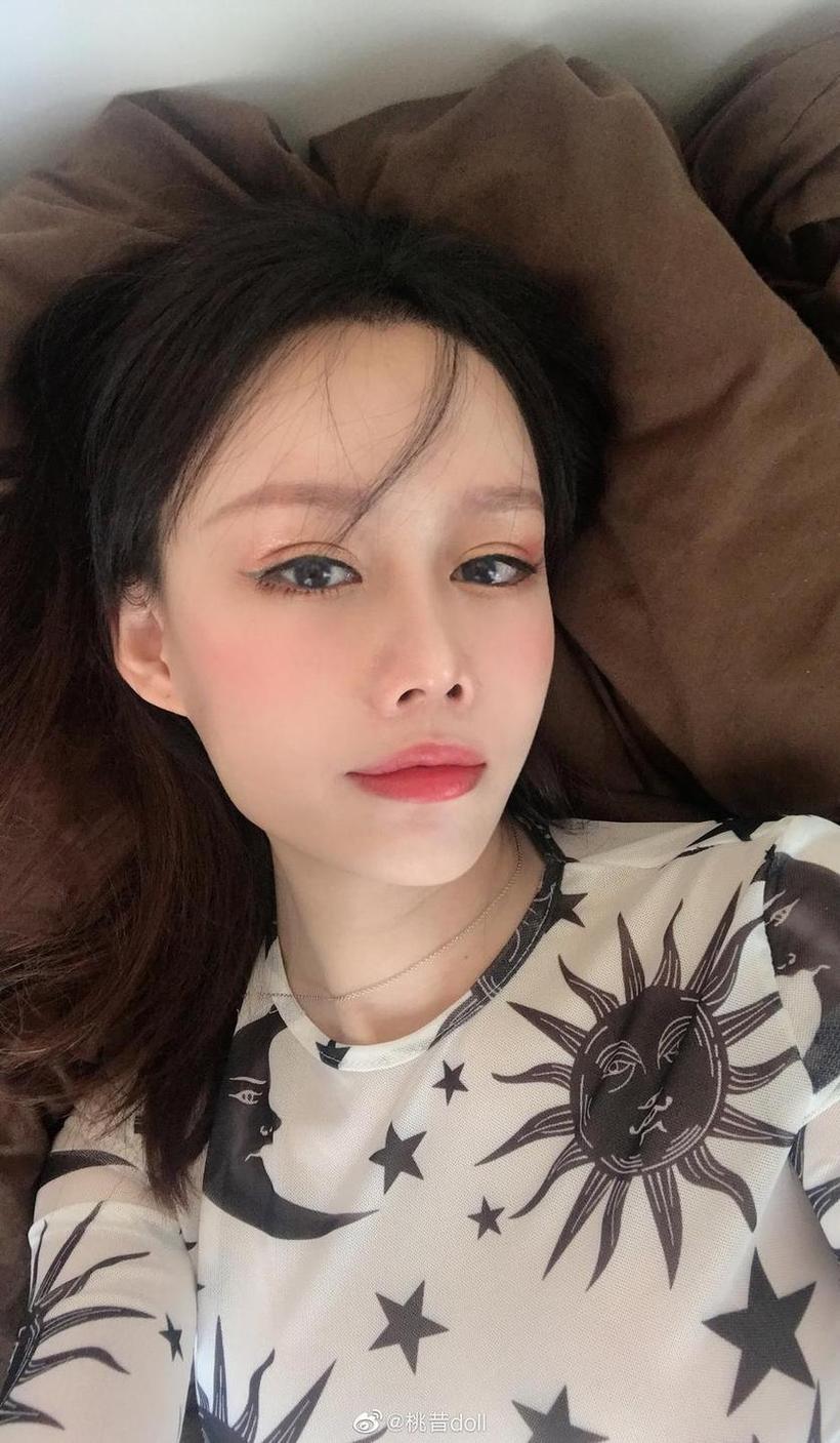 桃昔doll的微博怎么了，她的cos作品让你重温经典角色。