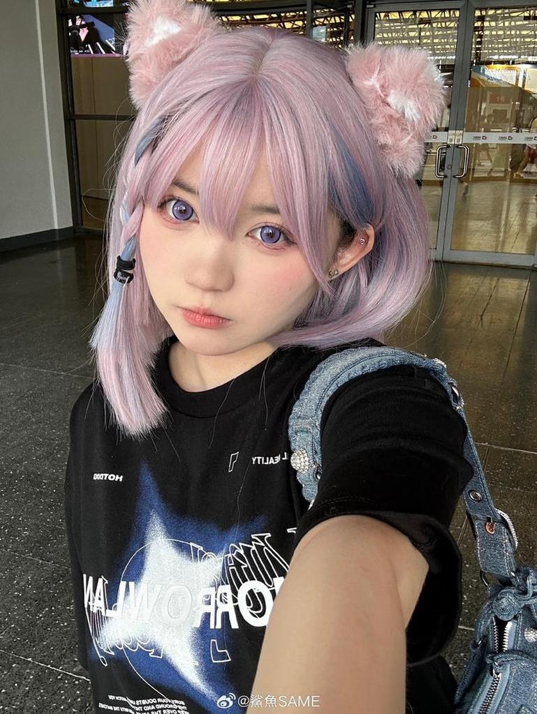 驾驭未来科技，战斗中的美丽身影——鲨鱼same少女前线gif超高清献上